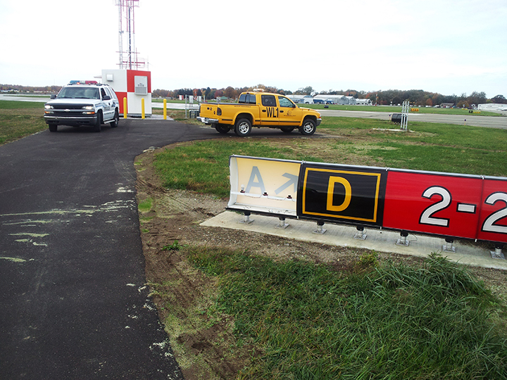 Lumacurve Airfield Guidance Sign