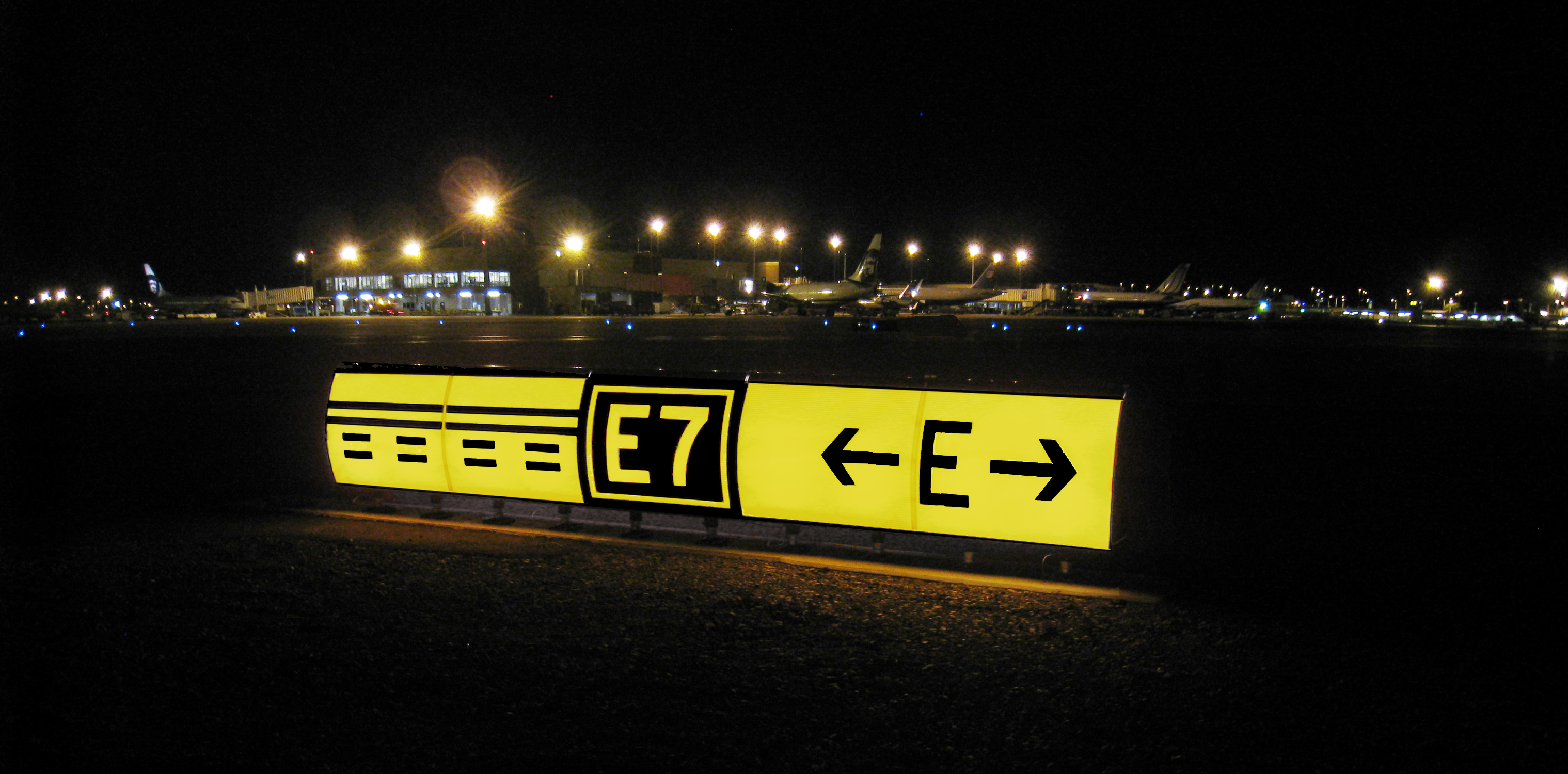 Lumacurve Airfield Guidance Sign