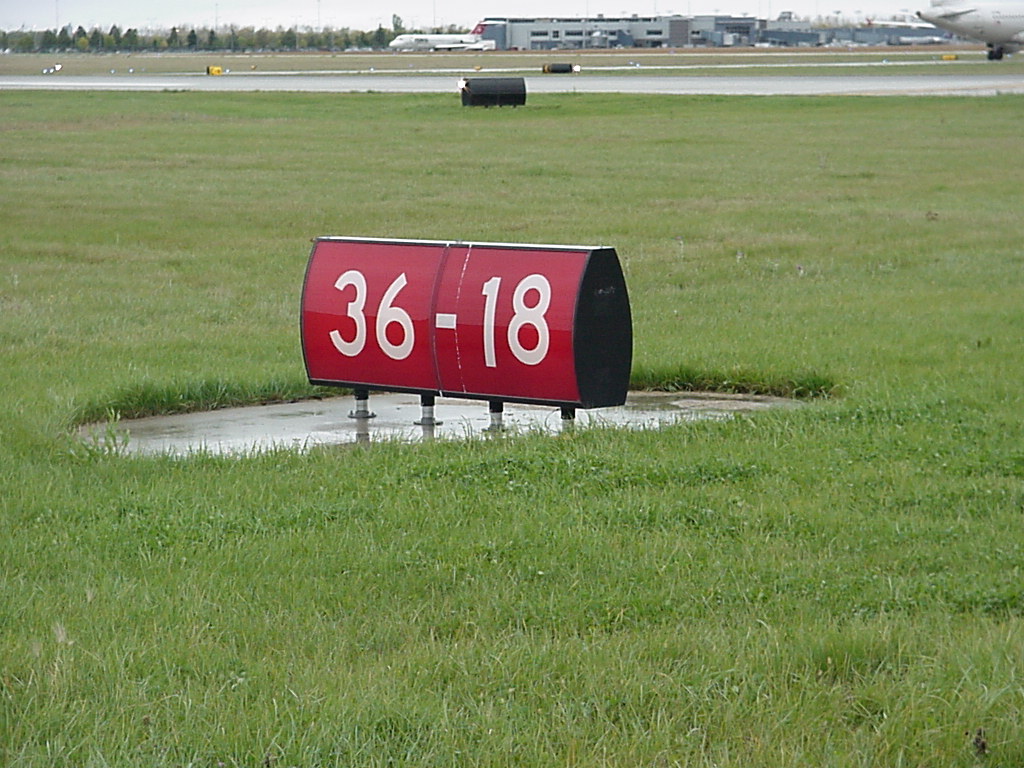 Lumacurve Airfield Guidance Sign