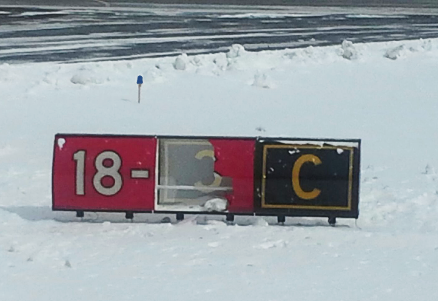 Lumacurve Airfield Guidance Sign